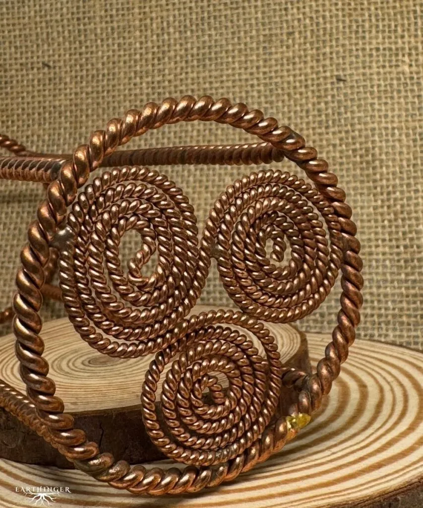 Tensor-Ring Spirale aus Kupfer zur Energieerzeugung.