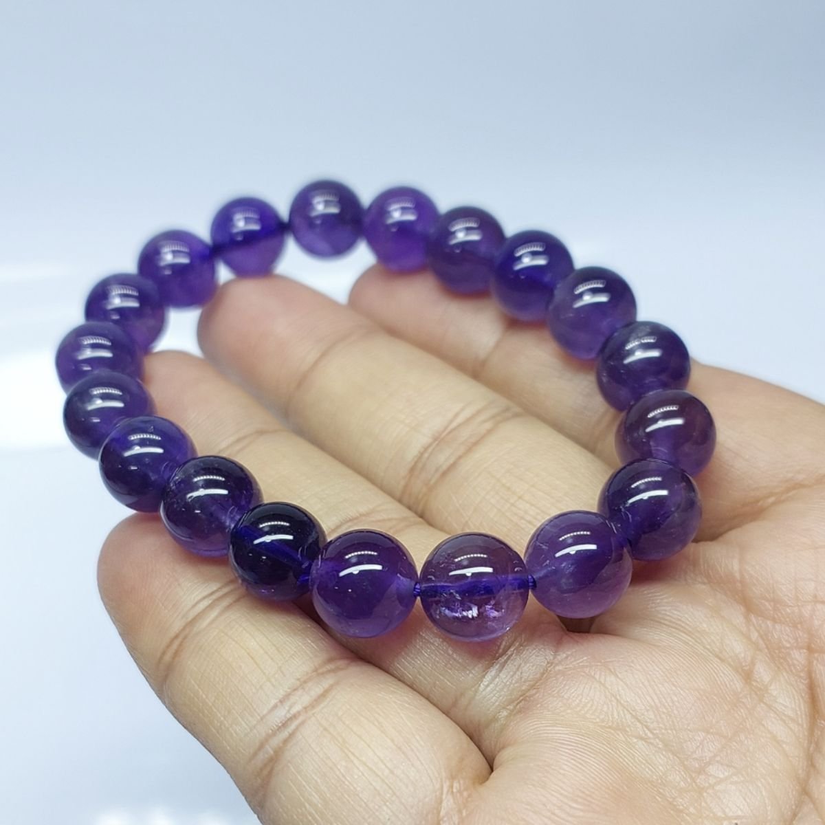 Amethyst Armband aus Uruguay am Arm.