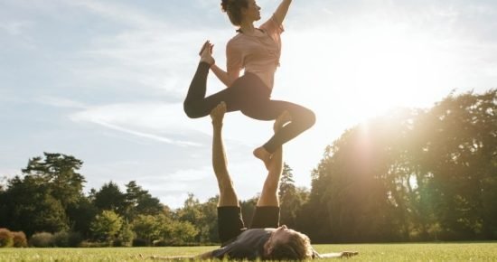 Stress im Alltag reduzieren durch Erdung des Körpers.